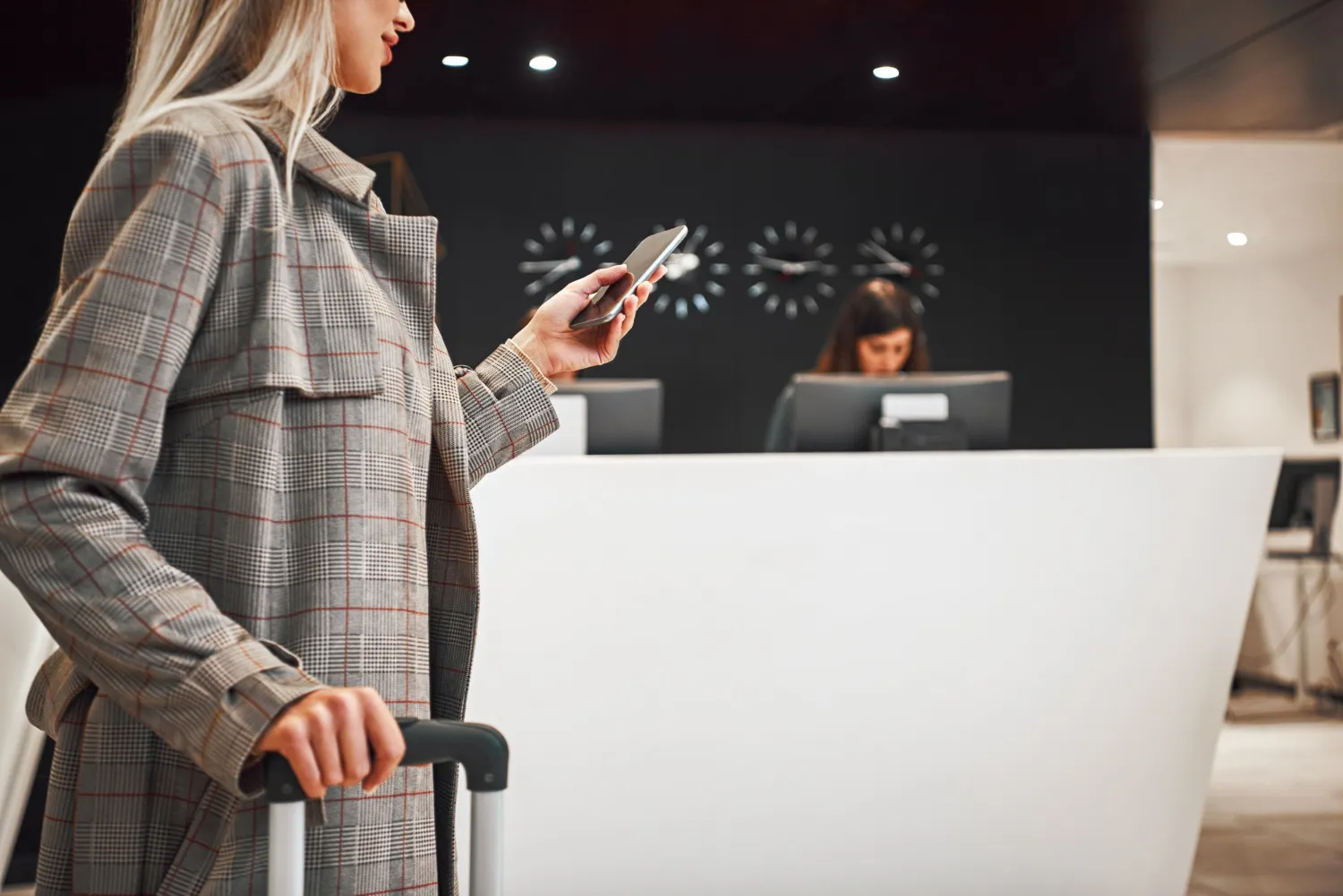 Self check-in: co to jest i jak wdrożyć bezobsługowe zameldowanie?